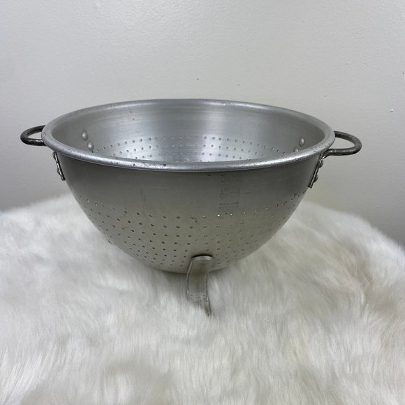 Vintage WEAR EVER heavy duty Aluminum -Colander Strainer- Footed Model A-3123 - Picture 1 of 8